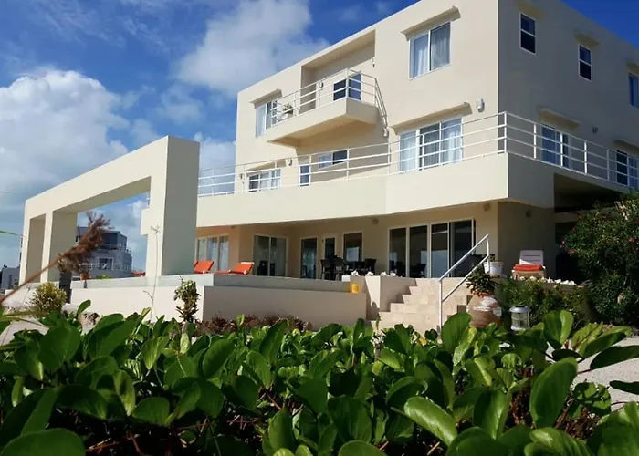 Spacious 6BR Bay-Side Waterfront Villa San Pedro