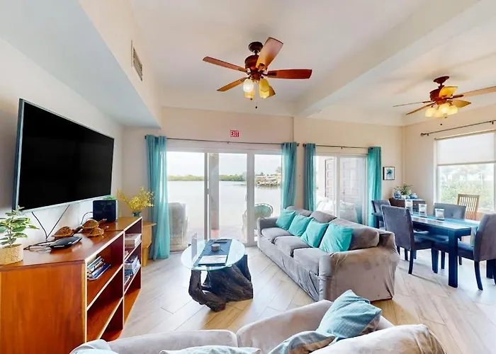 Suite H103 @ Mara Laguna