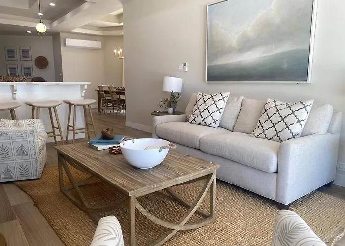Styles Beach 1A - Beachfront Luxury Condo W/ Pool