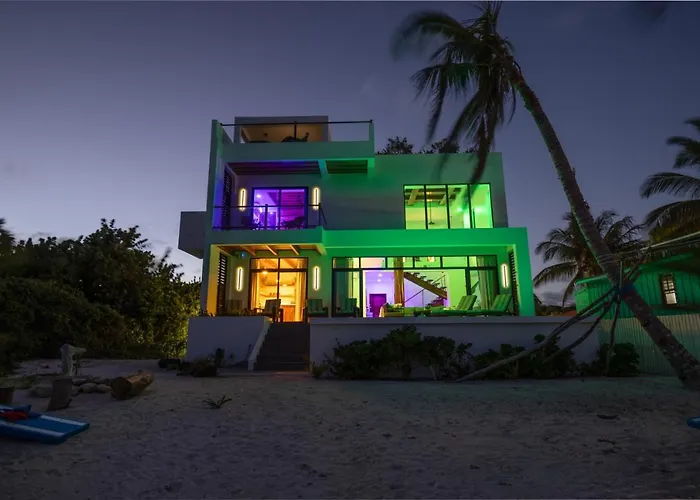 Private Beachfront 4 Bedroom Home W Dock, Pool, Rooftop