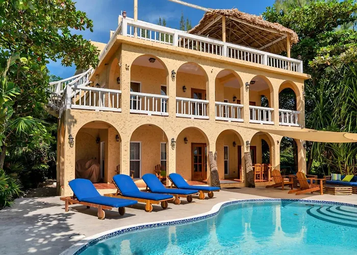 6Br Beachfront Villa Pool, Dock & Rooftop